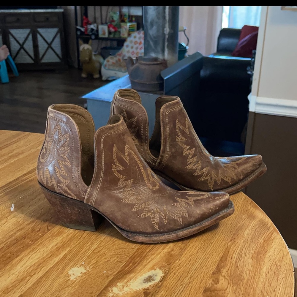 Ariat 7.5